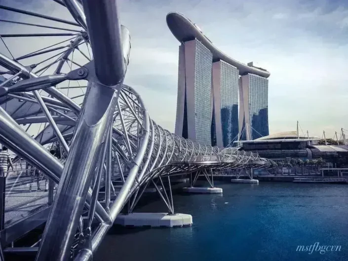 Marina Bay Sands: Singapur'un İkonik Yapısı ve Deneyimler